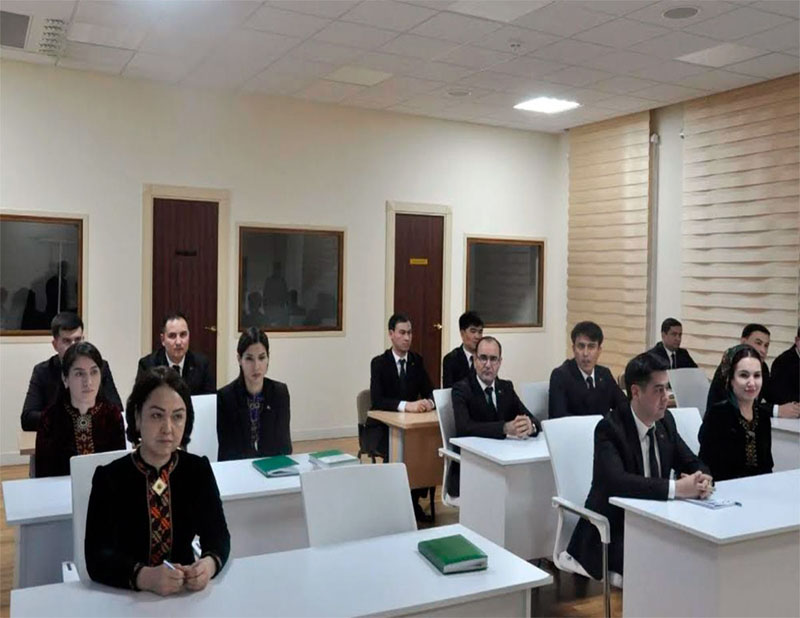 «Diplomatik protokol» okuw merkezini tamamlan şahadatnamalaryň gowşurylyş dabarasy geçirildi